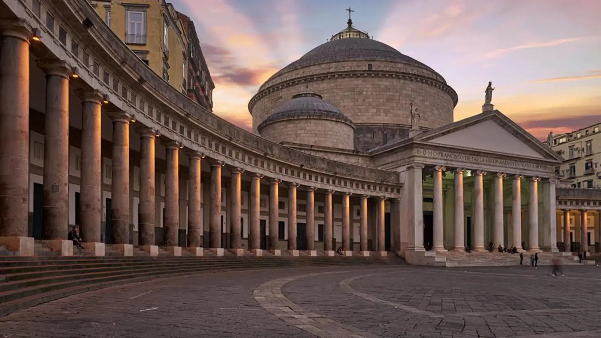 Piazza del Plebiscito, Teatro San Carlo